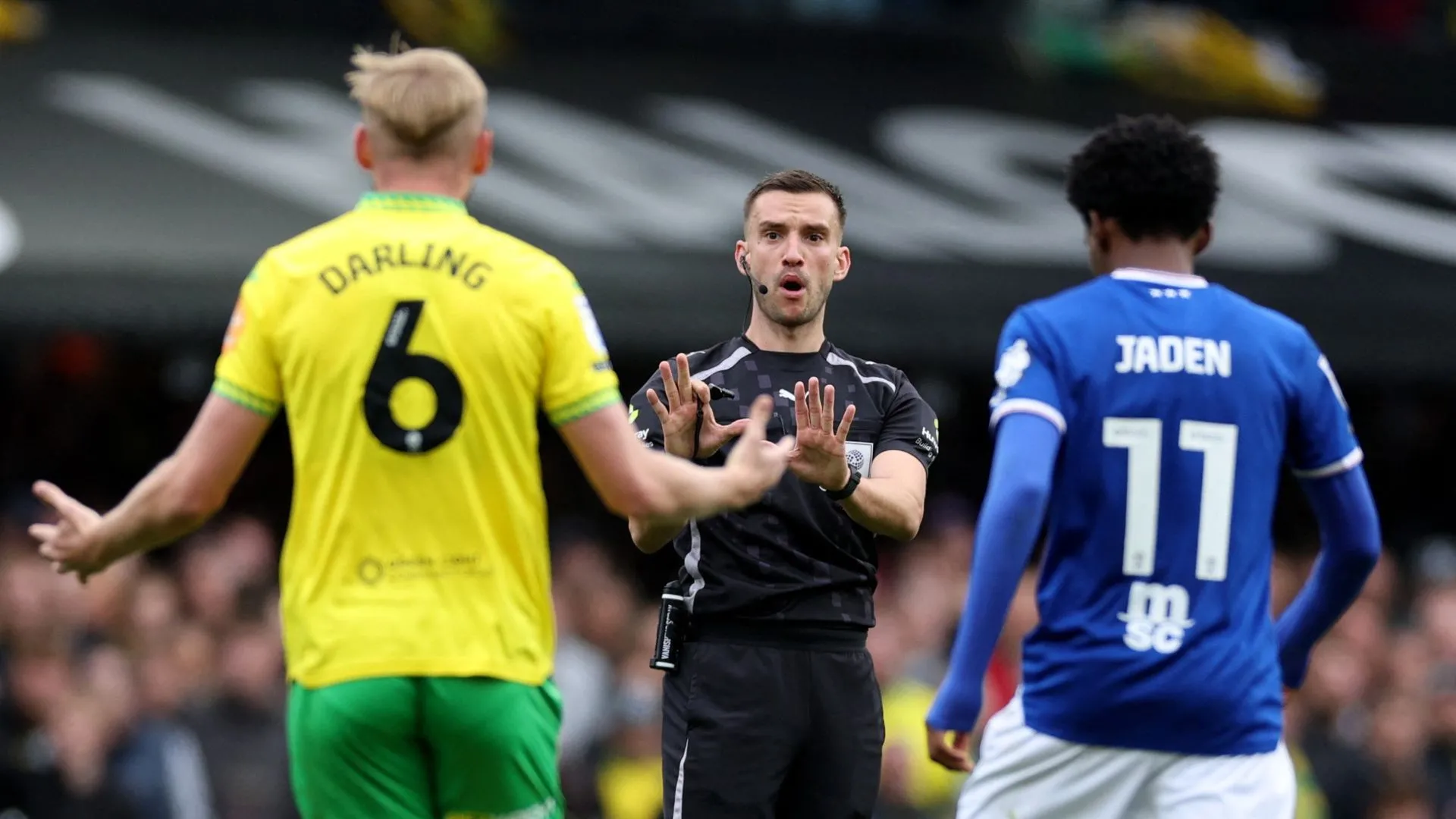 CĐV Norwich thất vọng sau một trận sân nhà thất bại