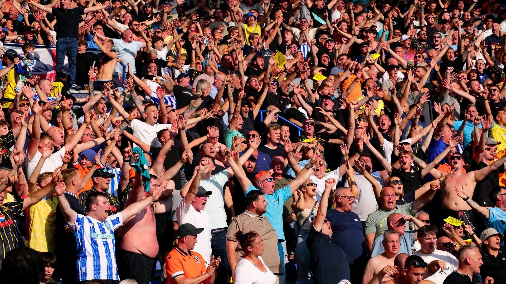 Cổ động viên Sheffield Wednesday bày tỏ hy vọng khi câu lạc bộ chuyển sang quản trị viên mới