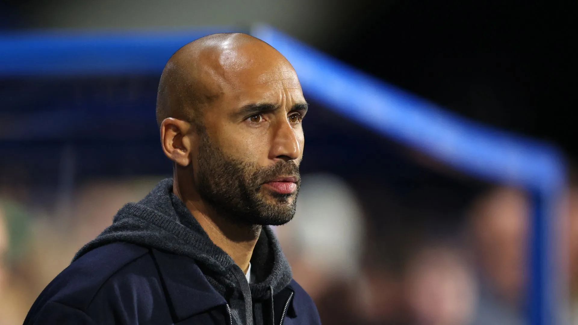 Lee Grant chịu trách nhiệm chính về chiến thuật và lựa chọn nhân sự tại Huddersfield sau khởi đầu bấp bênh của đội