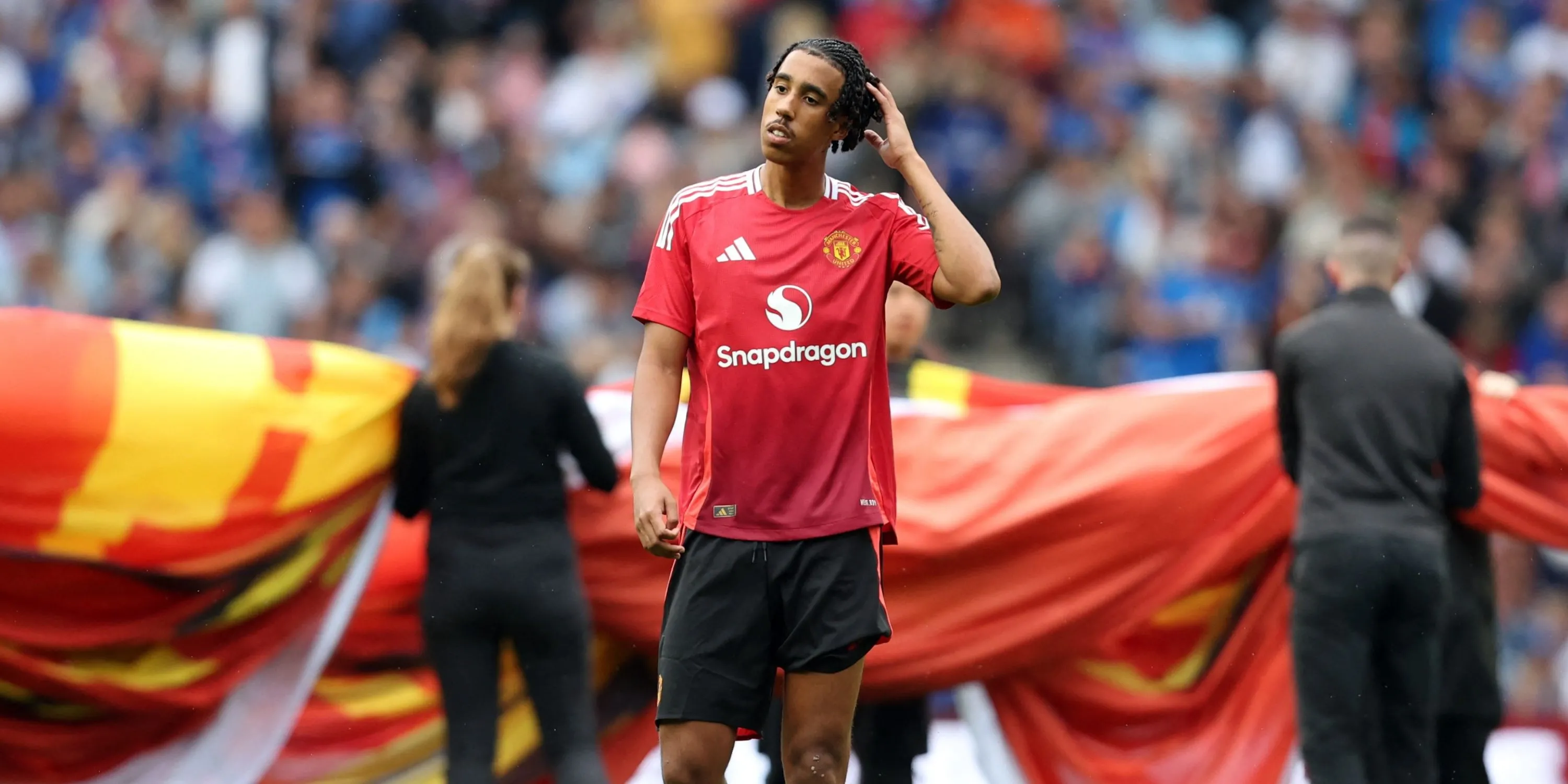 Leny Yoro trong buổi tập cùng Man Utd, biểu tượng của kế hoạch phát triển trung vệ trẻ