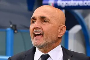 Luciano Spalletti trong một khoảnh khắc chỉ đạo, gợi ý về vai trò tích cực của ông nếu dẫn dắt Juventus
