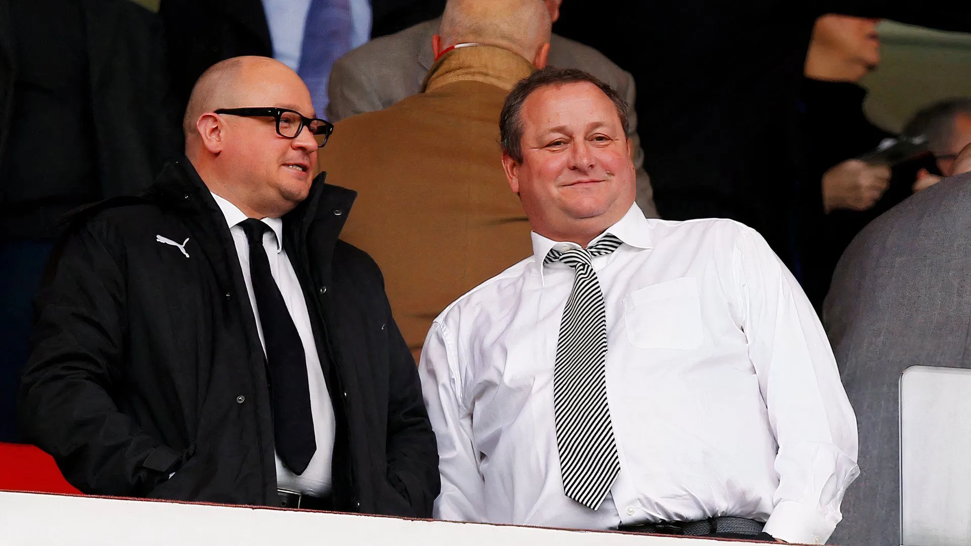 Mike Ashley, cựu chủ sở hữu Newcastle, đang được nhắc tới trong thương vụ liên quan Sheffield Wednesday