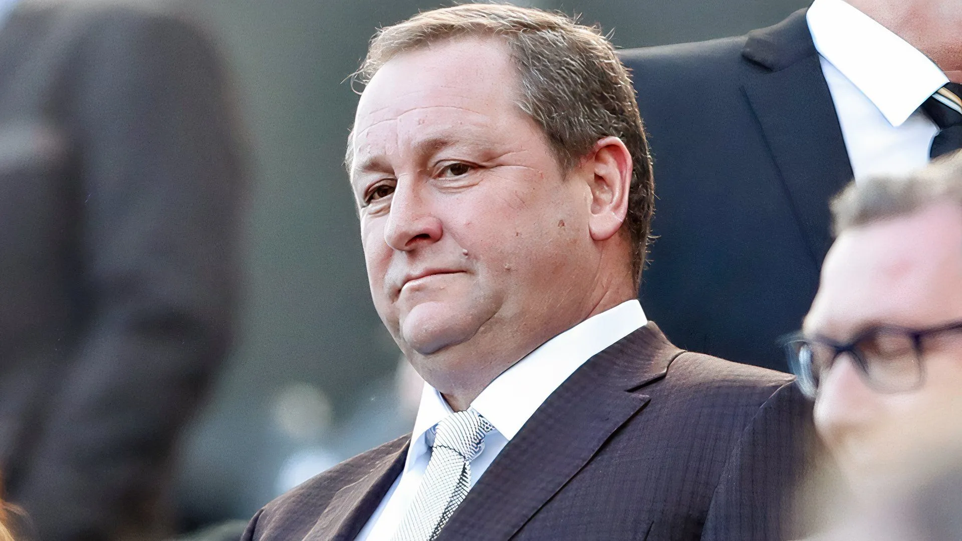 Mike Ashley tại St James' Park, nhân vật liên quan tới các thương vụ mua câu lạc bộ Ngoại hạng Anh