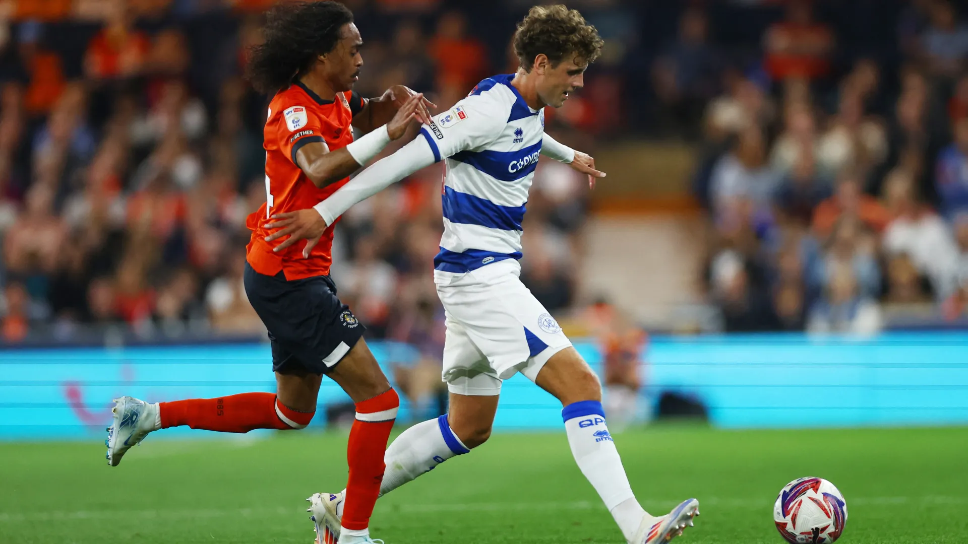 Nicolas Madsen ăn mừng trong màu áo QPR, minh họa đóng góp tấn công của tiền vệ Đan Mạch