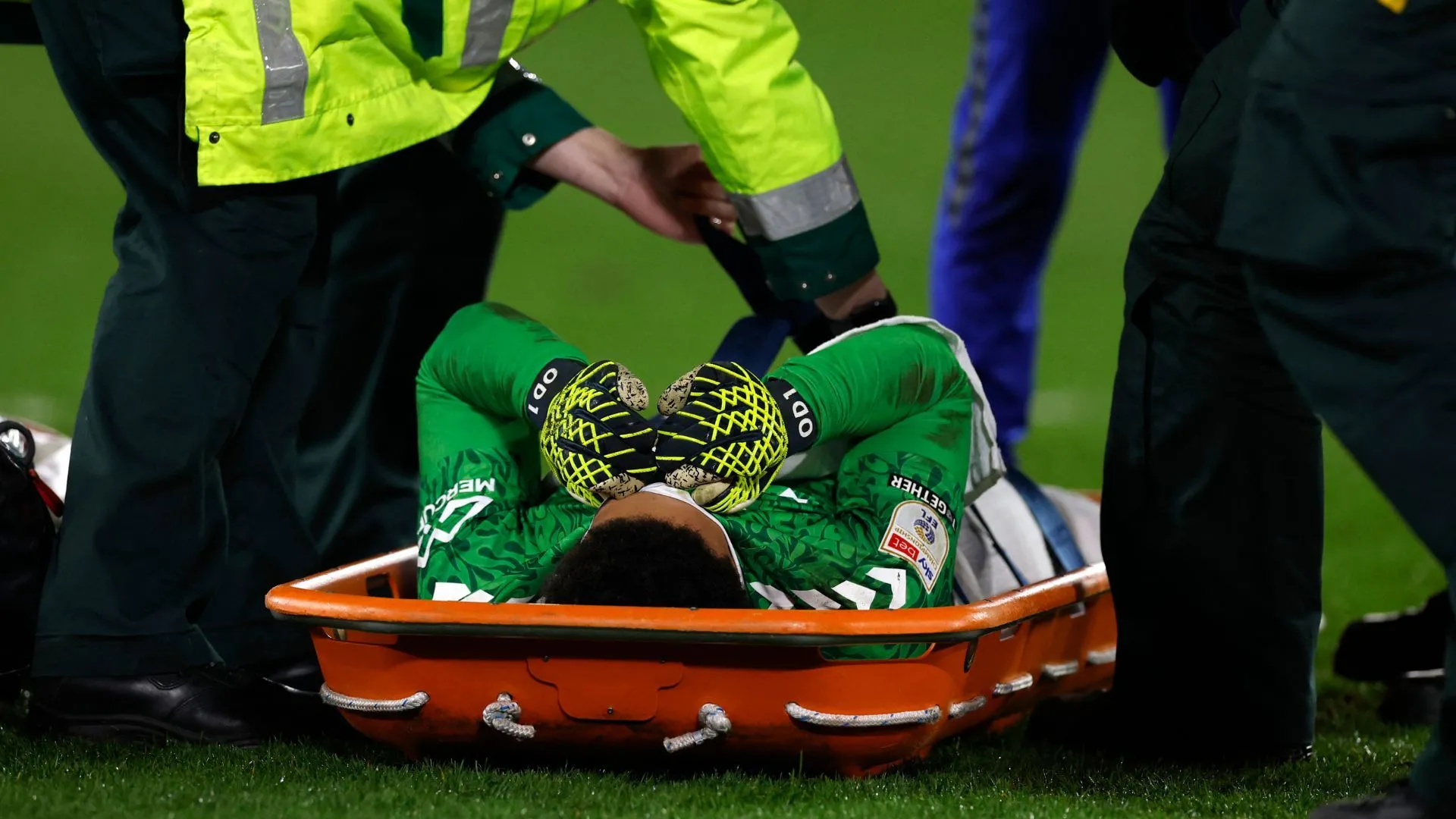 Oliver Dovin rời sân sau chấn thương ACL, Coventry cần người thay thế chất lượng
