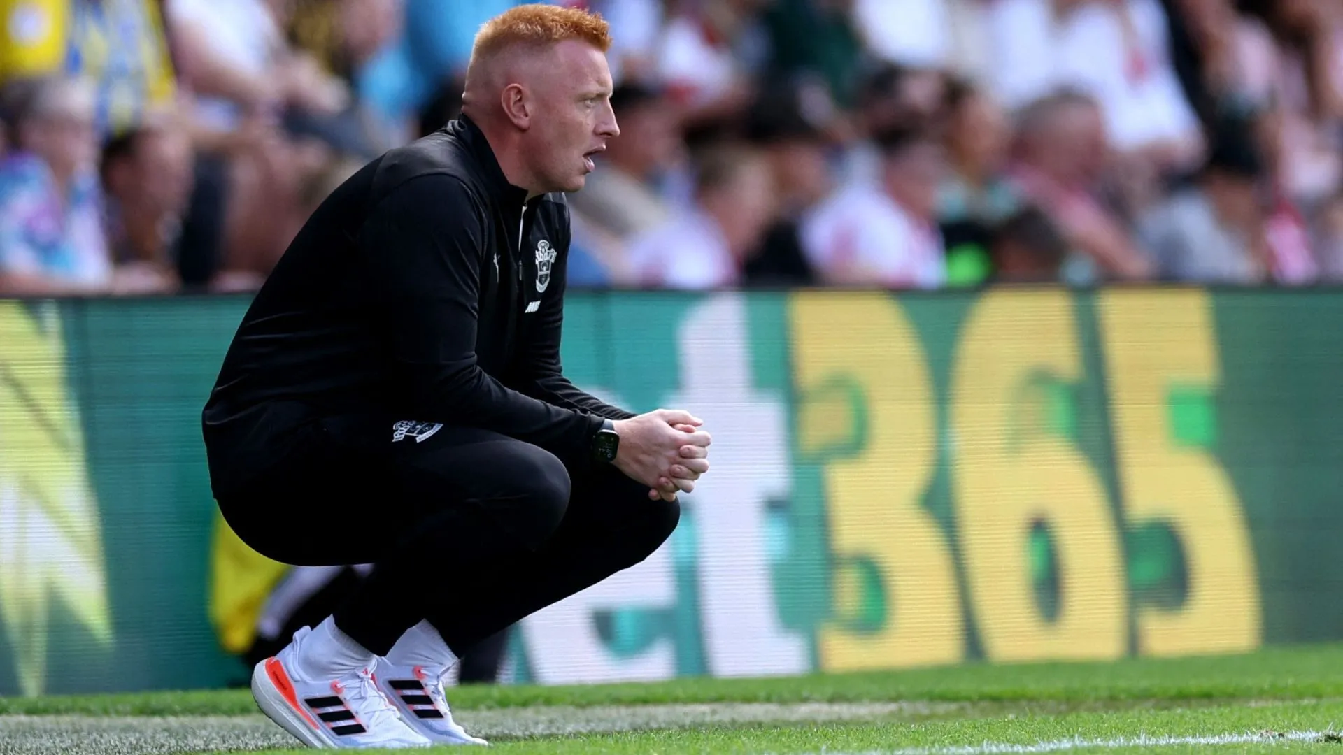 Will Still chỉ đạo trên đường biên, Shea Charles bảo vệ HLV Southampton giữa áp lực