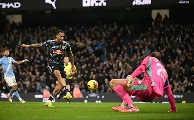 Leeds nỗ lực gỡ 2 bàn nhưng vẫn trắng tay