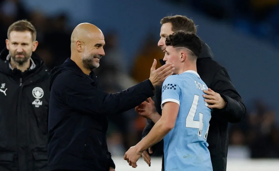 Phil Foden ghi bàn phút đầu và phút cuối trận đấu