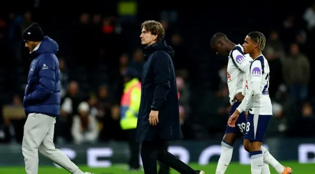 Thầy trò HLV Frank rời sân trong nỗi thất vọng ê chề